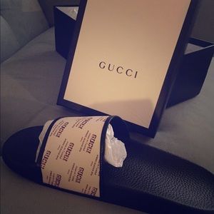 Gucci stamp print slide